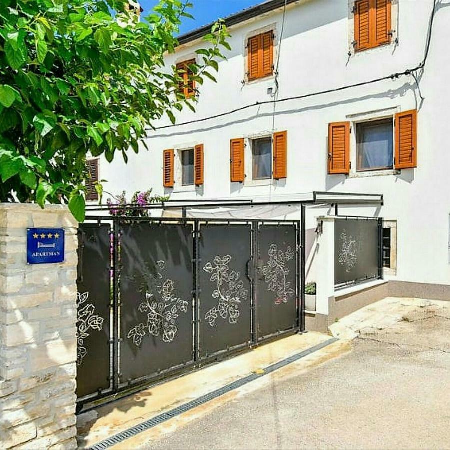 Apartment Claire Karšete Exterior photo